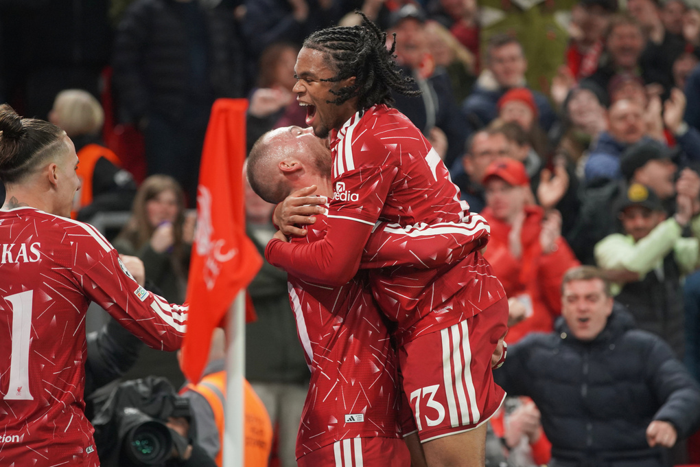 Liverpool thắng ngược dù bị dẫn hai bàn ở Champions League