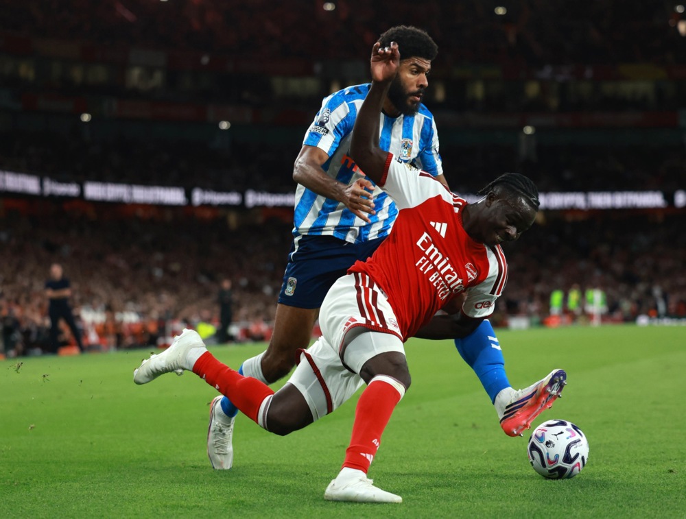 Souness chê Saka gian lận, HLV Arteta điềm tĩnh đáp trả