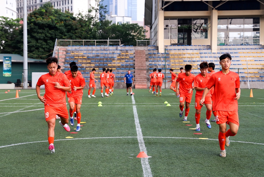 U15 Việt Nam lên đường đấu giải FIFA, tuyển nữ giữ ngôi đầu ĐNA
