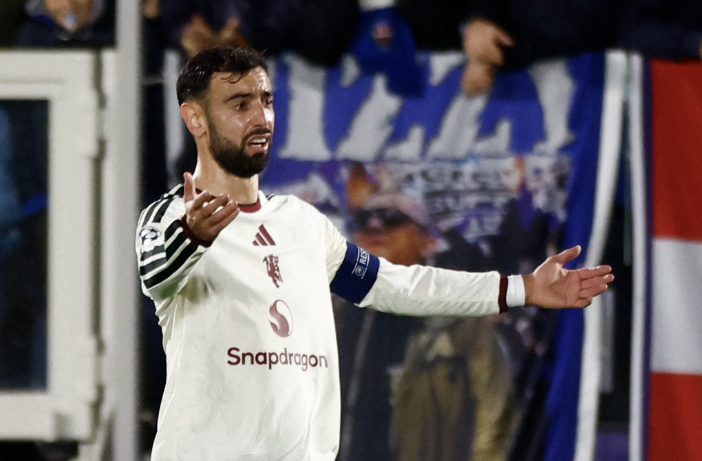 Carragher: `Bruno Fernandes là nỗi hổ thẹn của Man Utd`