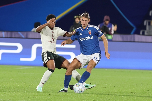 Manchester United ho&agrave;n to&agrave;n l&eacute;p vế ở trận đấu với Como. Ảnh: EPA/ANTONIO SAIA