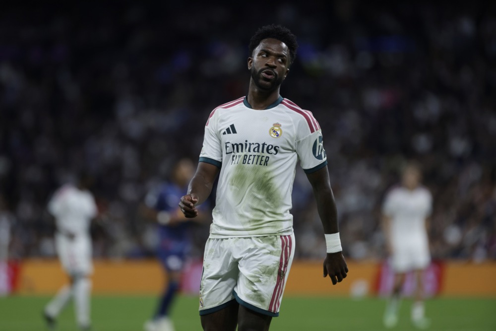 Huyền thoại Valencia nói Mourinho tốn công vô ích với Vinicius