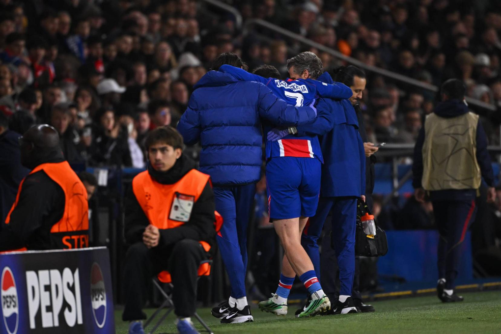PSG có thể mất Kvaratskhelia từ 12 đến 18 tháng