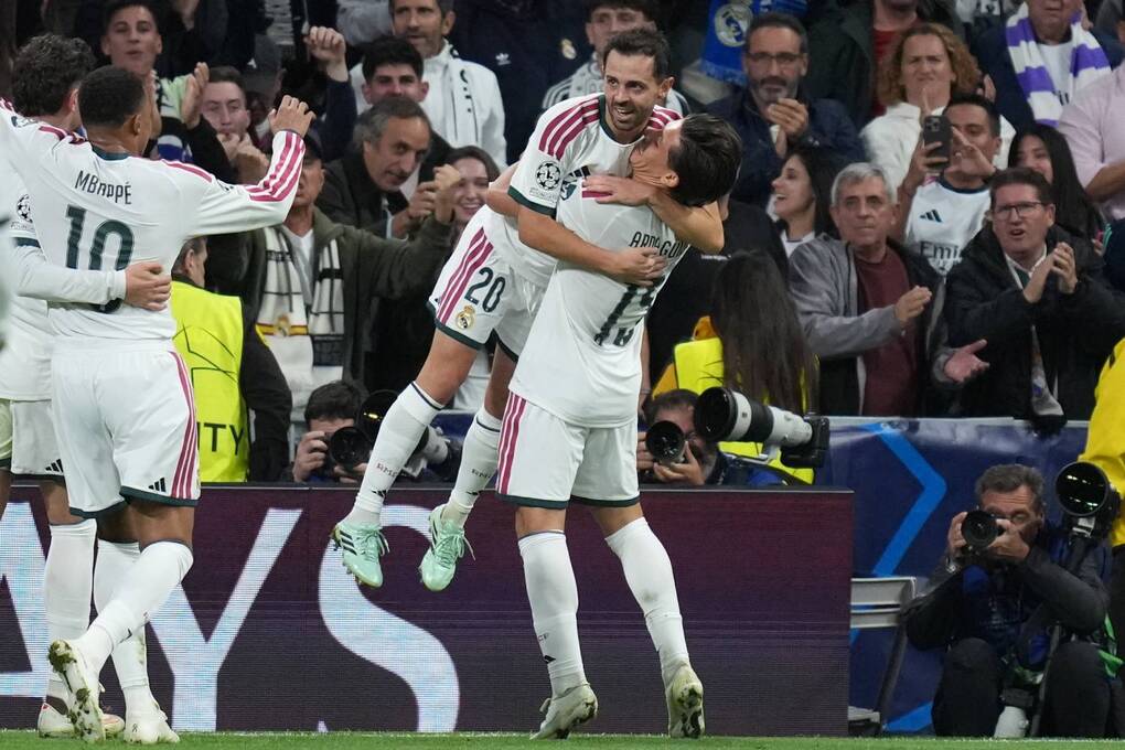 Real thắng đậm trước El Clasico