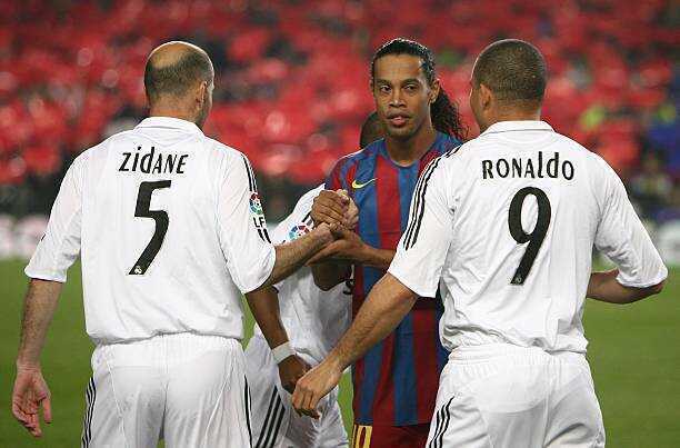 Real Madrid sở hữu d&agrave;n Galacticos nhưng bỏ lỡ Ronaldinho. Ảnh: liewig christian/Corbis/ Getty Images.
