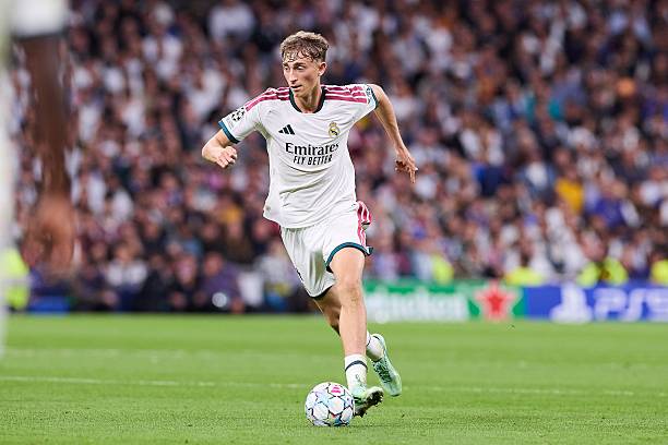 Vượt dớp derby Madrid, Huijsen tìm thấy bản lĩnh ở Real