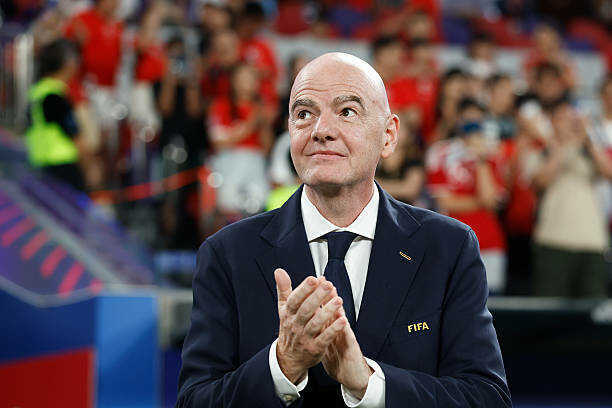 Điểm tin bóng đá Việt Nam 23/10: FIFA tính lập giải đấu mới; Lucao mơ khoác áo tuyển Việt Nam