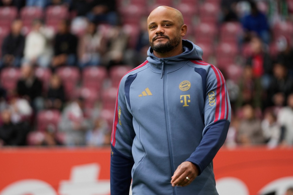 Kompany ngã gục trên sân tập Bayern