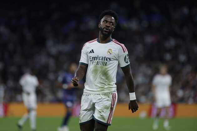 Vinicius cảm thấy áp lực mỗi khi ra sân ở Bernabeu