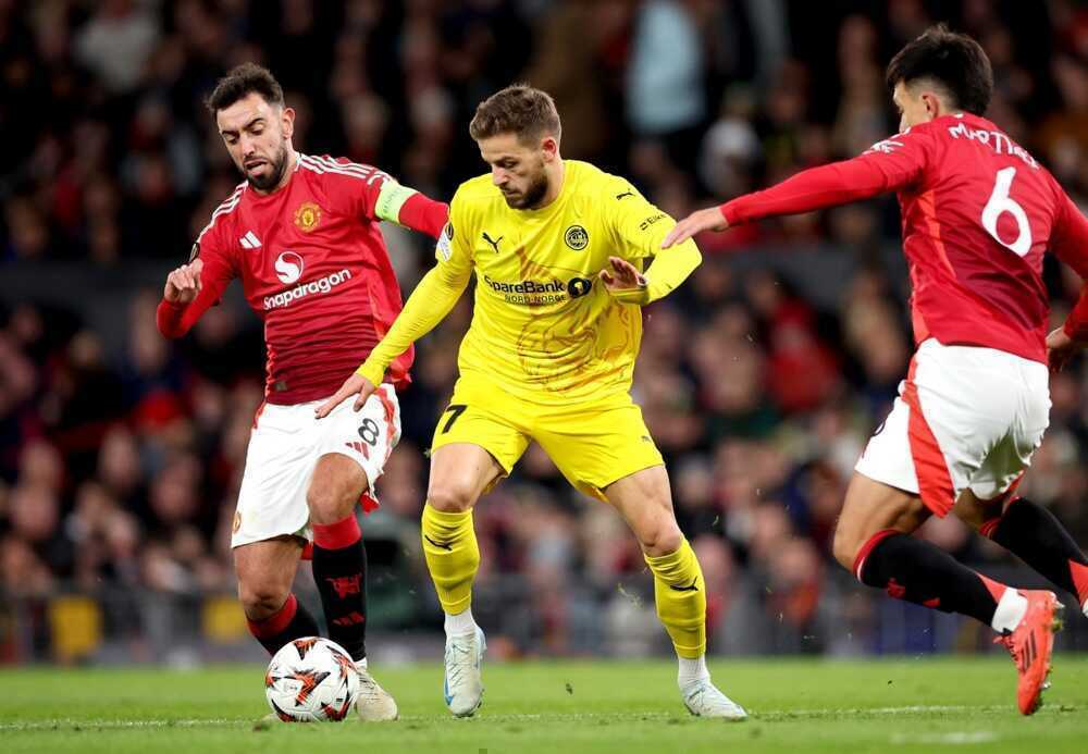 Phòng thay đồ MU khiến các ứng viên thay Carrick e ngại