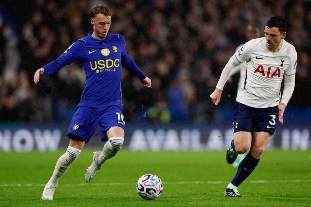 Cole Palmer g&acirc;y thất vọng trong trận thua Tottenham. Ảnh: EPA/David Cliff.