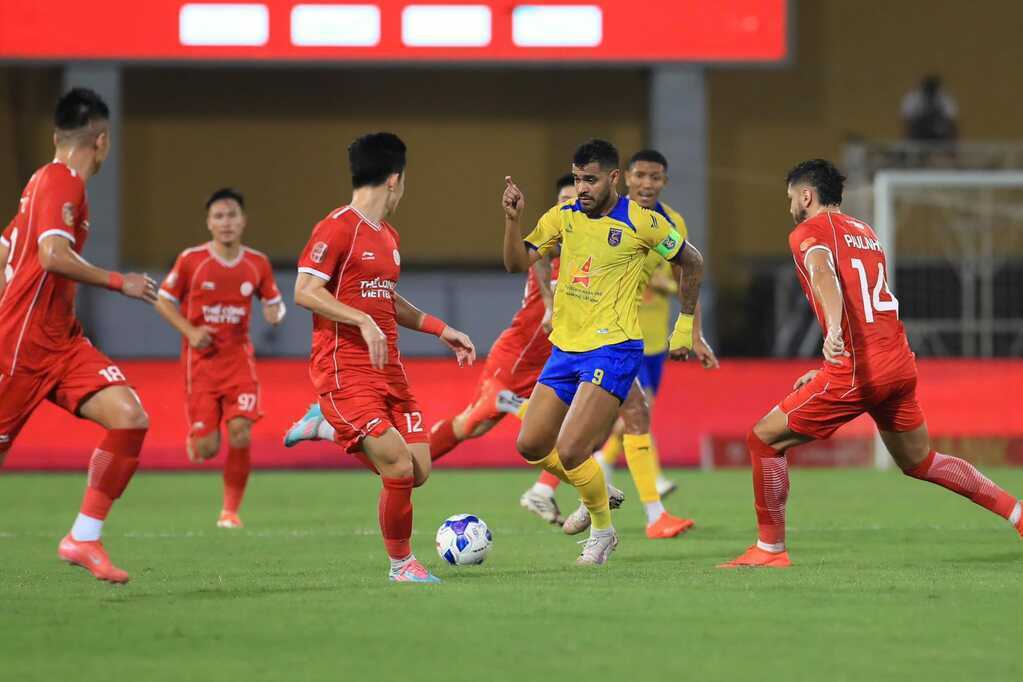 Bao giờ các câu lạc bộ V-League mới tự nuôi nổi mình?