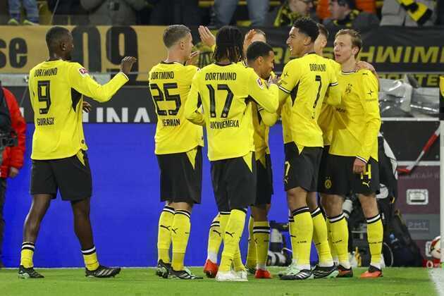 Beier sắm vai người hùng, Dortmund nhọc nhằn hạ Frankfurt