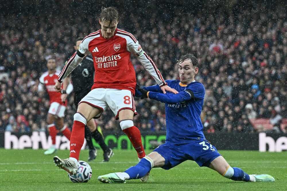 Huyền thoại Arsenal ngả mũ trước Odegaard