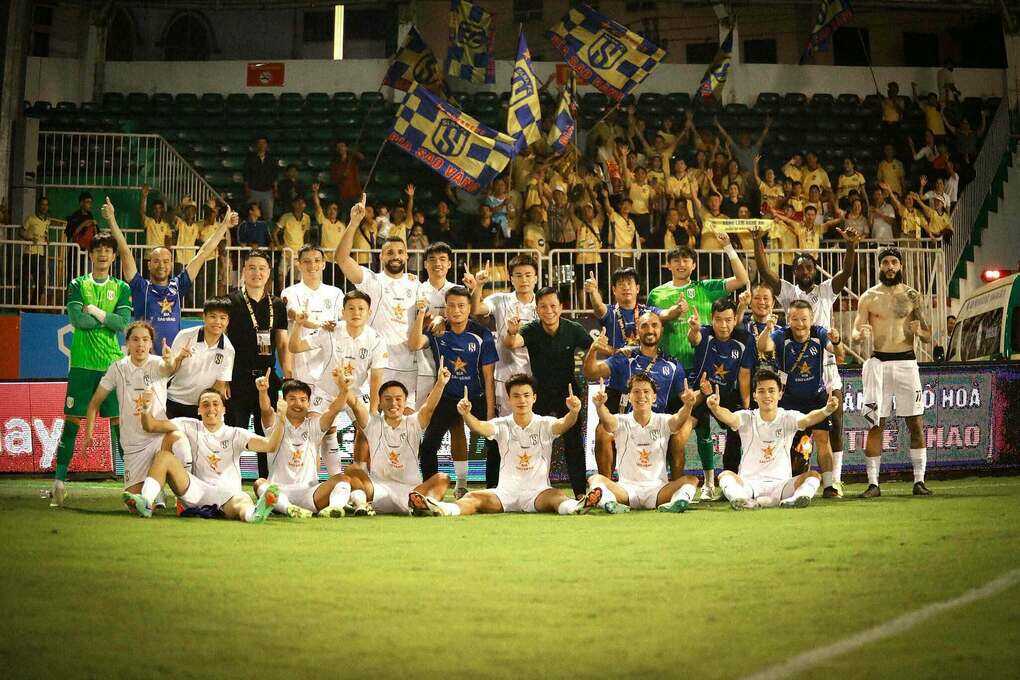 SLNA lên đỉnh bảng V-League 2026-2027