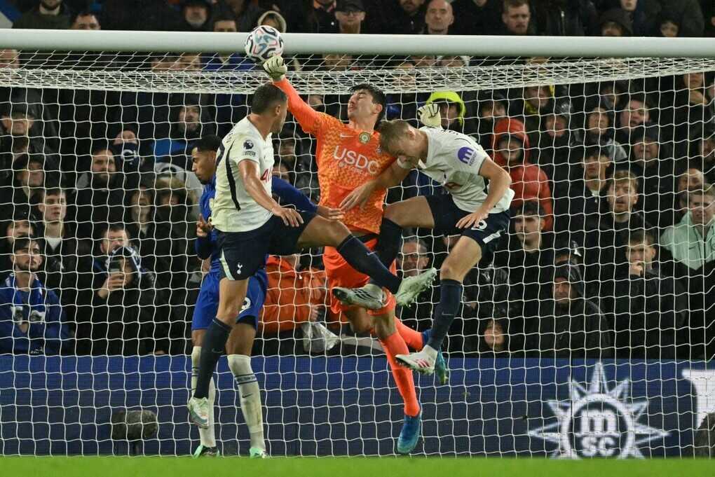 Tottenham thắng trên sân Chelsea