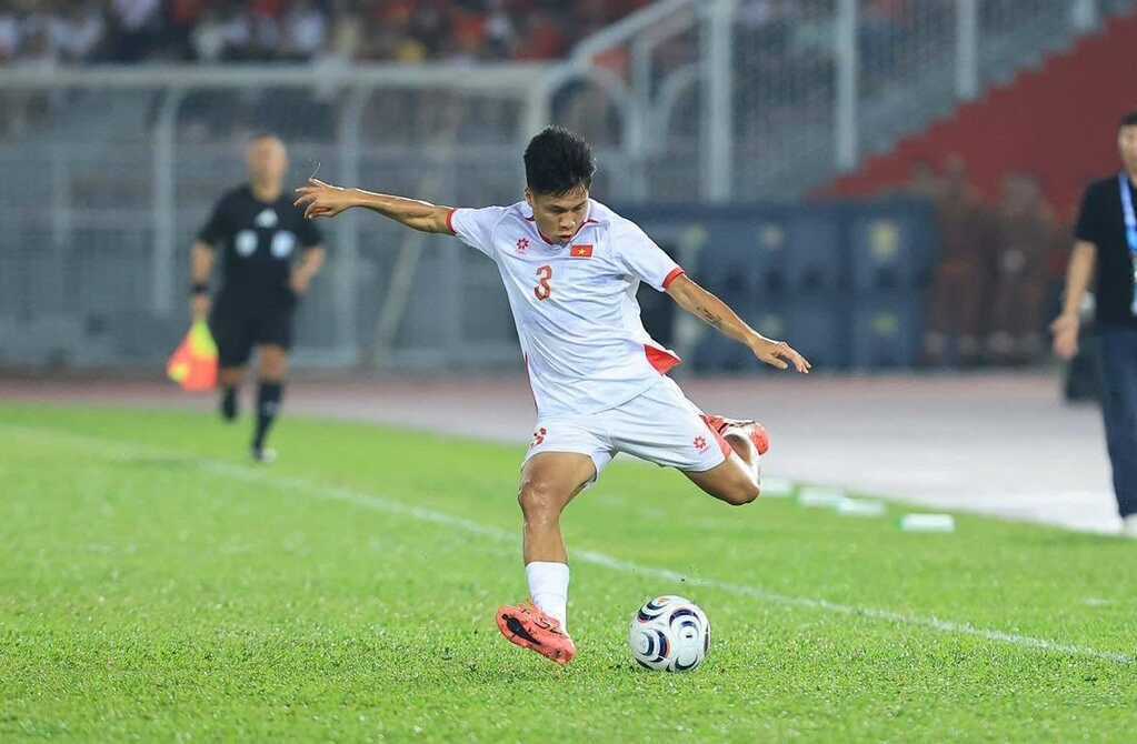 Vừa tái xuất, Văn Vĩ lập tức khiến báo Indonesia lo ngại