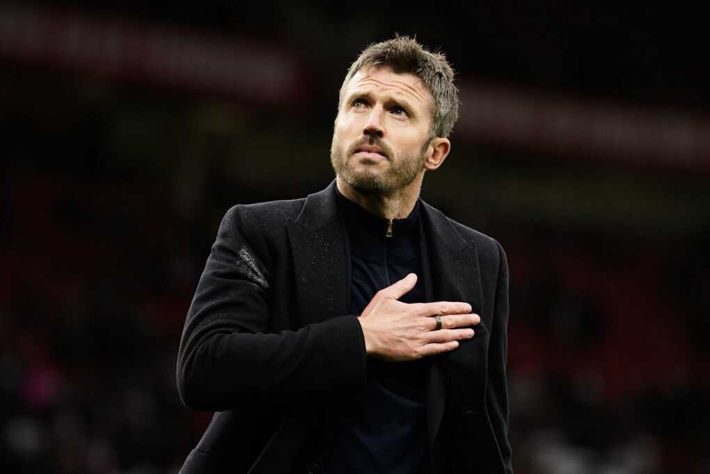 Carragher: `Hãy giải thoát Carrick khỏi nỗi khổ ngay hôm nay`