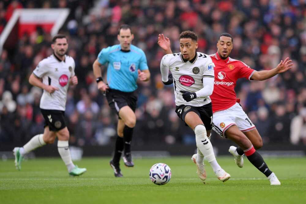 Youri Tielemans &ndash; 5,3 điểm: Tielemans kh&ocirc;ng c&oacute; c&uacute; s&uacute;t, kh&ocirc;ng tạo ra cơ hội v&agrave; cũng kh&ocirc;ng chạm b&oacute;ng lần n&agrave;o trong v&ograve;ng cấm đối phương. Ảnh: EPA.