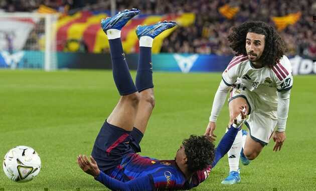Cucurella c&oacute; trận El Clasico xuất sắc. (Ảnh: EPA Images)