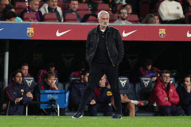 Mourinho giăng bẫy thực dụng, bóp nghẹt hàng công Barca