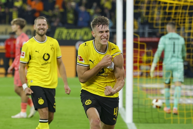 Soi trận Dortmund vs Bremen: Bức tường vàng nghiền nát khách