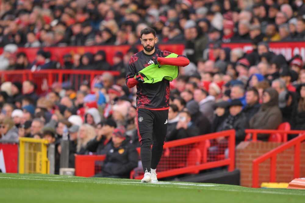 Bruno Fernandes khiến nội bộ MU th&ecirc;m rối ren. Ảnh: EPA.