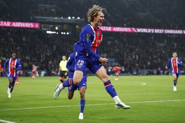 Thắng thuyết phục Lyon 2-0, PSG độc chiếm ngôi đầu Ligue 1