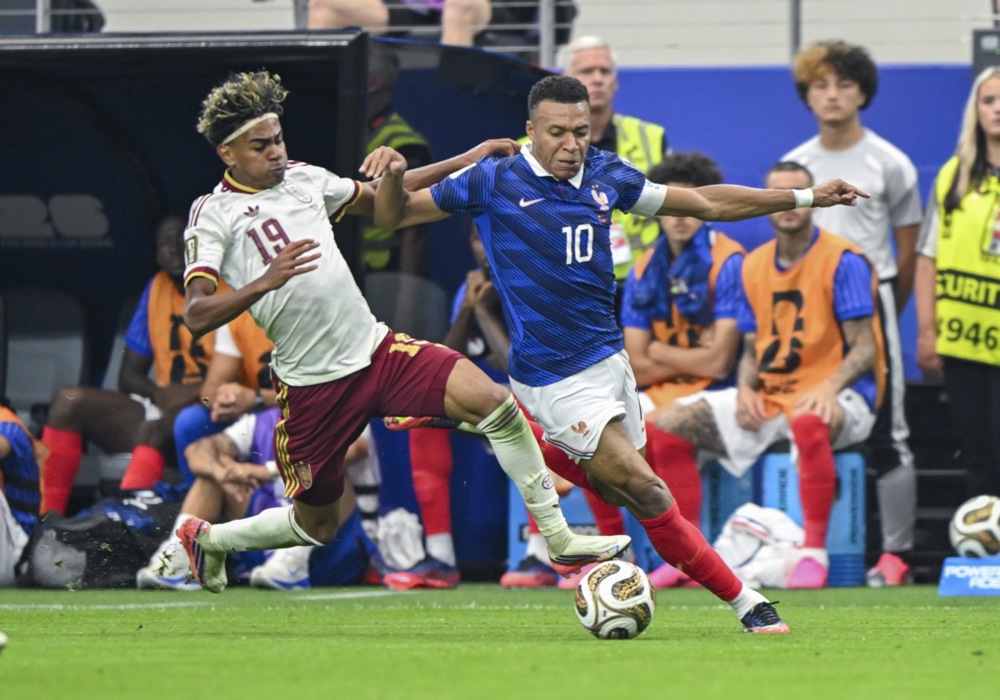 Yamal v&agrave; Mbappe ở World Cup 2026. Ảnh: EPA.