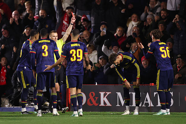 Arsenal chính thức kháng cáo thẻ đỏ của thần đồng Max Dowman