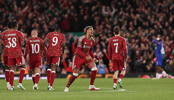  Niềm vui của Liverpool sau khi đ&aacute;n bại Chelsea trong loạt đấu s&uacute;ng. Ảnh của Carl Recine/Getty Images.