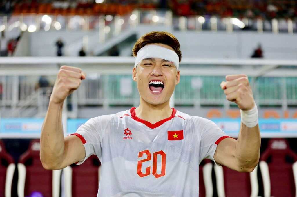 Bùi Hoàng Việt Anh chỉ ra hai điểm yếu khiến tuyển Việt Nam chật vật