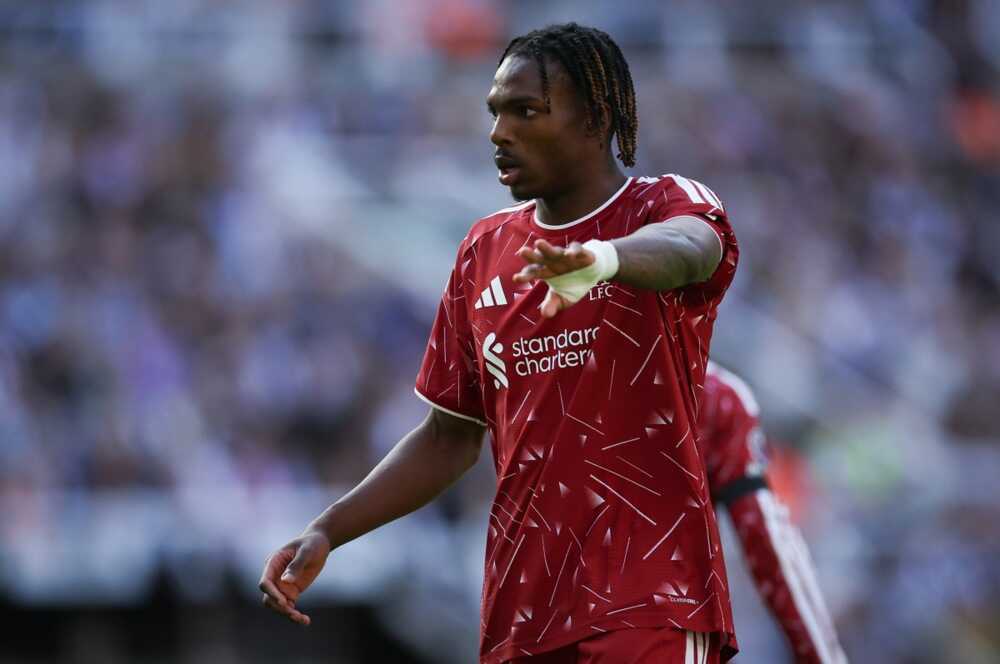 Lý do Zidane mê mẩn hòn đá tảng Jeremy Jacquet của Liverpool