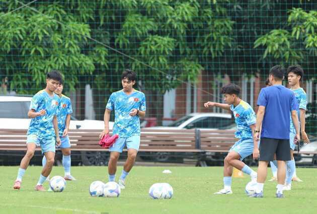 3 sao 16 tuổi vượt cấp lên U19 Việt Nam dự Panda Cup