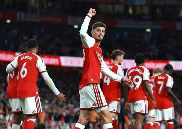 Những bước chạy bóng ma của Arsenal sẽ ám ảnh Van Dijk