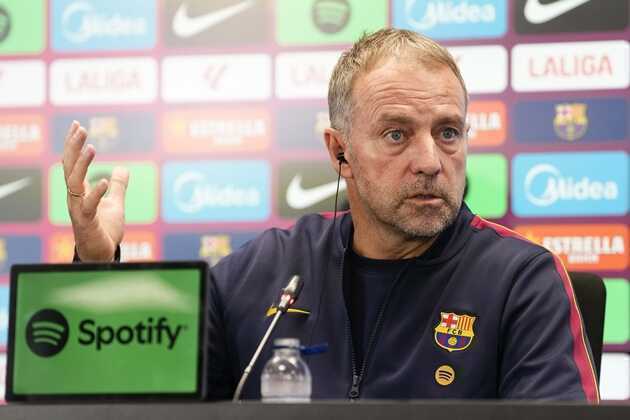 Cầu thủ Barca bất đồng với quy định của Hansi Flick