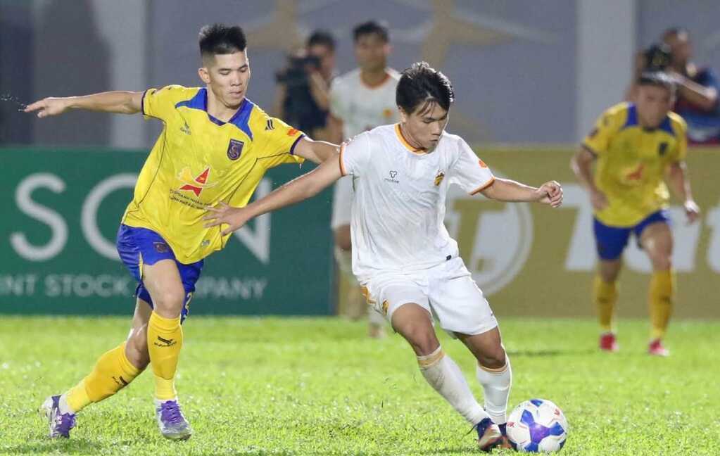 HLV HAGL muốn V-League học hỏi La Liga về giải thích VAR