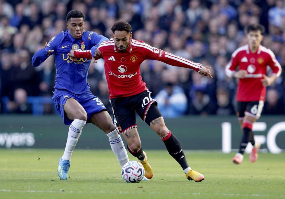 Lisandro nhận thẻ đỏ, MU thất thủ 0-2 trước Chelsea
