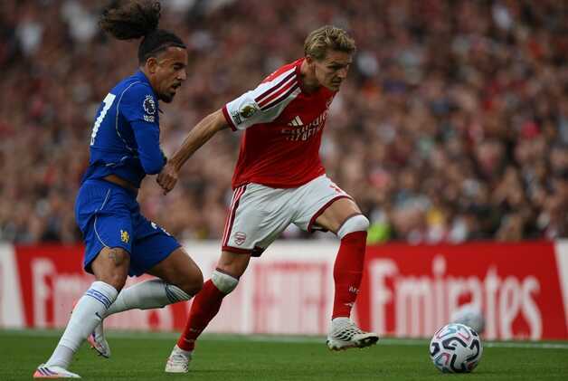 Dè chừng Chelsea, Eboue tin Arsenal nắm 75% cơ hội vô địch