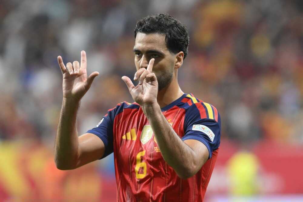Mikel Merino vừa tỏa s&aacute;ng trong m&agrave;u &aacute;o tuyển T&acirc;y Ban Nha. Ảnh: EPA/Eloy Alonso.&nbsp;