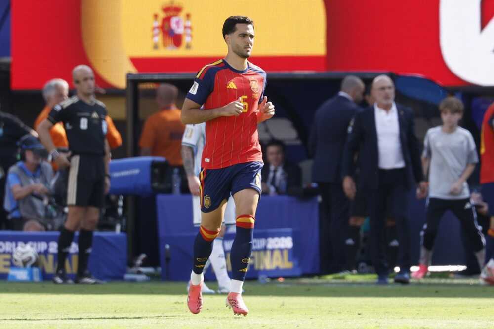 Mikel Merino ổn định cả khi đ&aacute; ch&iacute;nh lẫn xuất ph&aacute;t từ băng ghế dự bị. Ảnh: EPA/Shawn Thew.