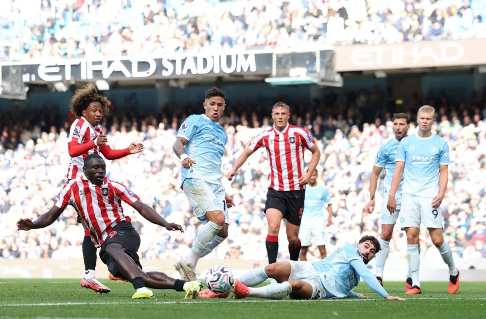 Sự ổn định mới l&agrave; ch&igrave;a kh&oacute;a để Man City hay bất kỳ ứng vi&ecirc;n n&agrave;o kh&aacute;c mơ đến ng&ocirc;i vương. Ảnh: EPA.