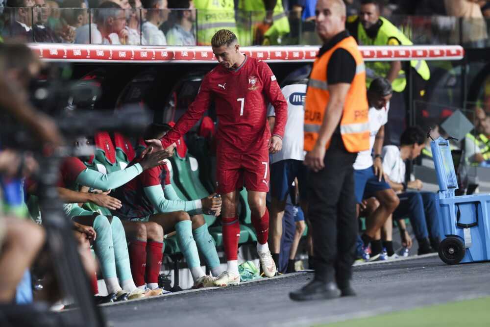 Ronaldo đang khiến nội bộ Bồ Đ&agrave;o Nha bất ổn. Ảnh: EPA.
