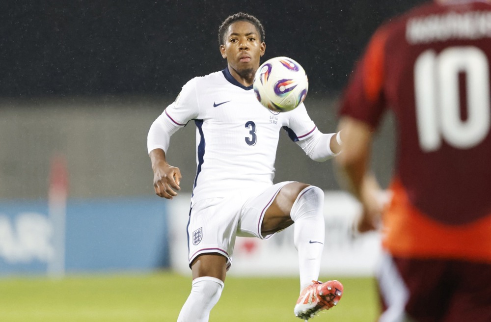 CĐV Arsenal phát cuồng với Myles Lewis-Skelly, đòi loại Bruno Guimaraes
