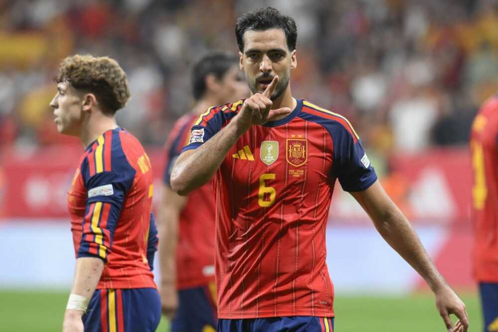 CĐV Tây Ban Nha phát cuồng với Mikel Merino