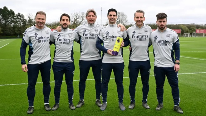 Toàn bộ ban huấn luyện Arsenal gia hạn hợp đồng cùng Mikel Arteta
