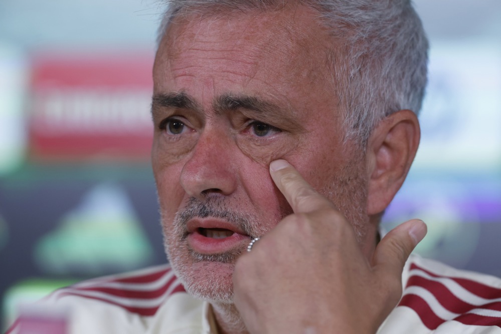 Real Madrid chịu sức ép, Jose Mourinho nhắc đến Arsenal