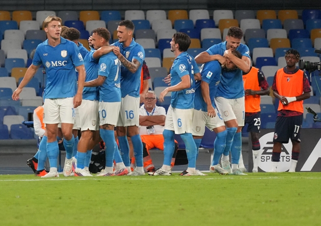 Rasmus Hojlund c&oacute; thể l&agrave; điểm tựa của Napoli. Ảnh: EPA/CESARE ABBATE