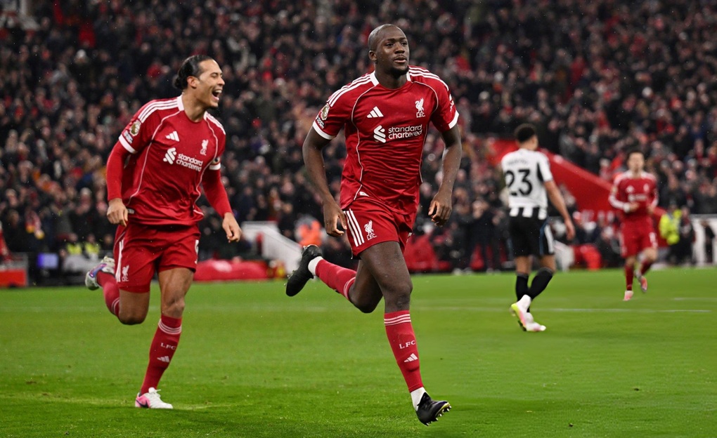 Liverpool đẩy Man Utd khỏi nhóm dự cúp châu Âu - 2