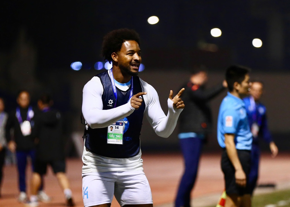 Xuân Son khiến CLB Nam Định hòa Thanh Hóa, CLB Công an TPHCM giành 3 điểm - 2